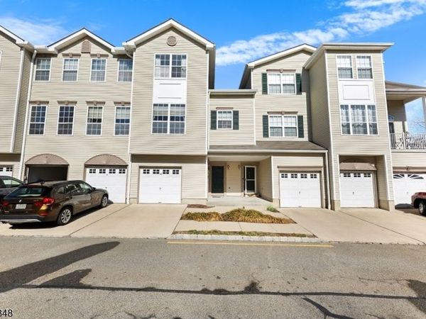 65 Hancock Dr, Morris, NJ 07960
