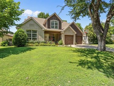809 Edgefield Road, Fort Worth, TX 76107