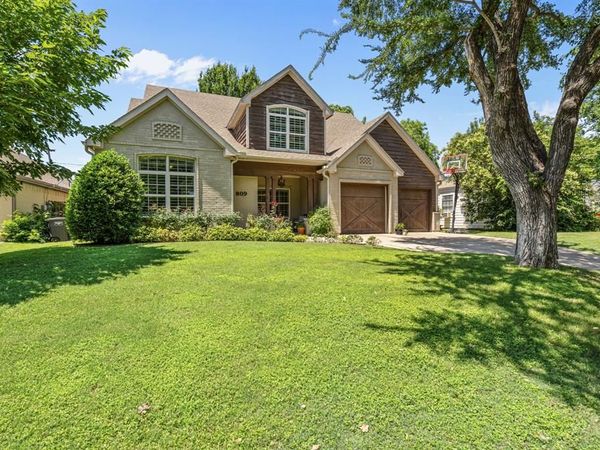 809 Edgefield Road, Fort Worth, TX 76107