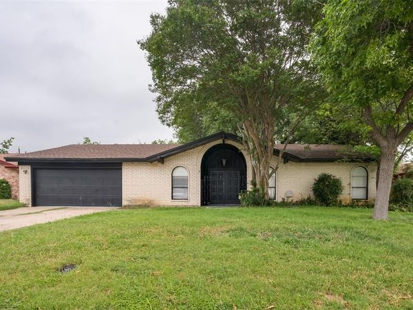 2105 Cottie Lane , Arlington, TX 76010