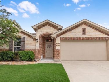 445 Saguaro Drive, Fort Worth, TX 76052