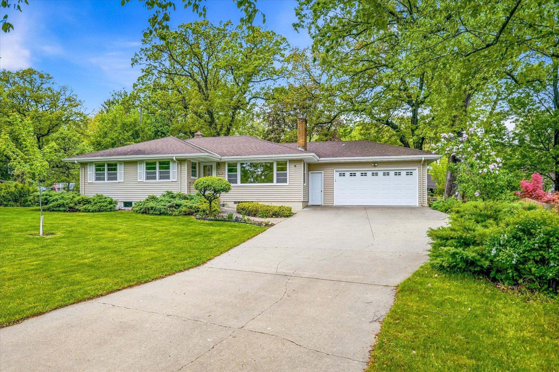 1638 Glenview Court, Arden Hills, MN 55112 Main Photo