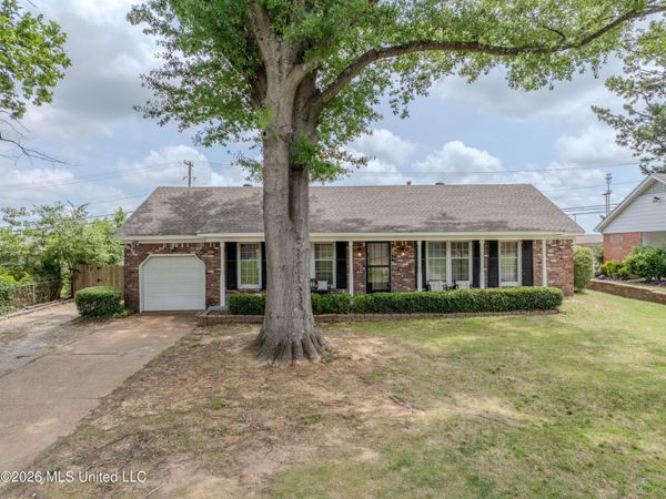 8874 Chesterfield Drive, Southaven, MS 38671