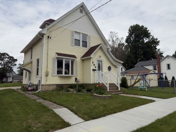 305 S Clinton Street , Morrison, IL 61270