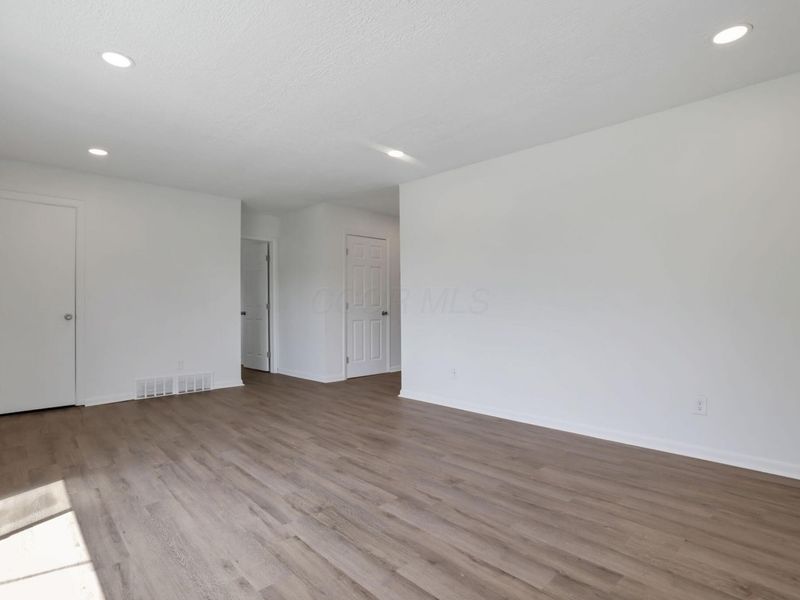 1910 Rosemont Avenue , Columbus, OH 43223 Photo 9