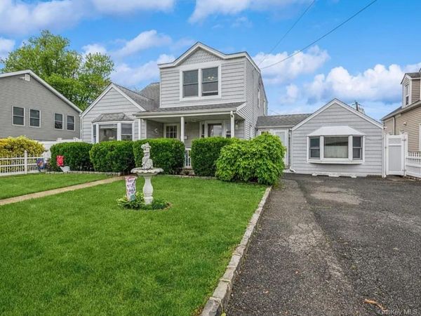64 Kent Road , Island Park, NY 11558