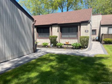 28 Strathmore Gate Drive, Stony Brook, NY 11790
