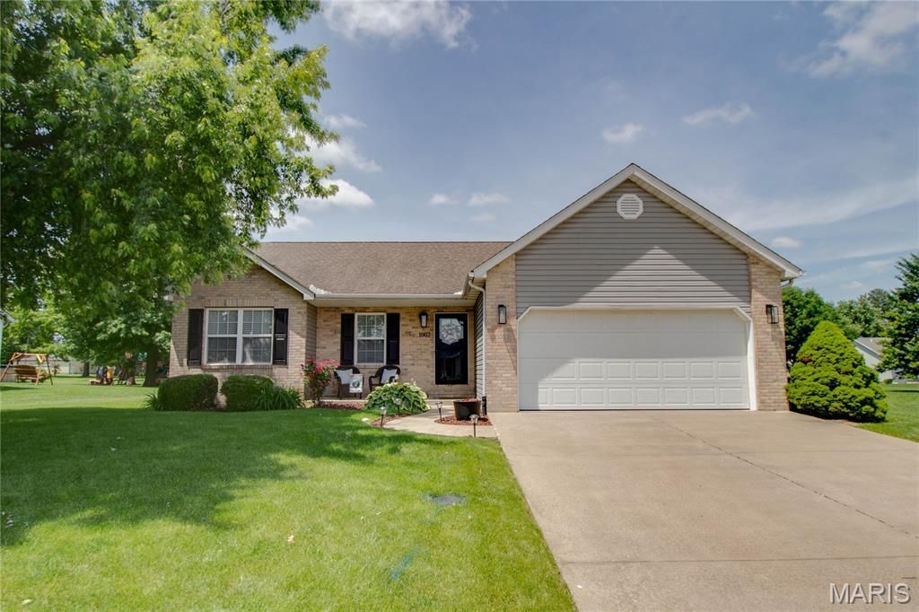 1002 Lillian Court, Jerseyville, IL 62052 Main Photo