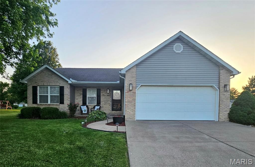 1002 Lillian Court , Jerseyville, IL 62052 Main Photo