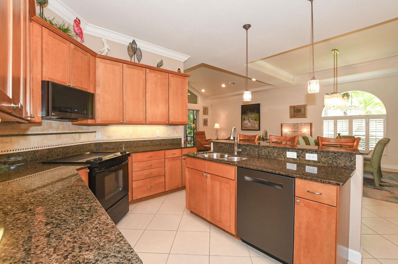 7600 Greenbrier Circle, Port Saint Lucie, FL 34986 Photo