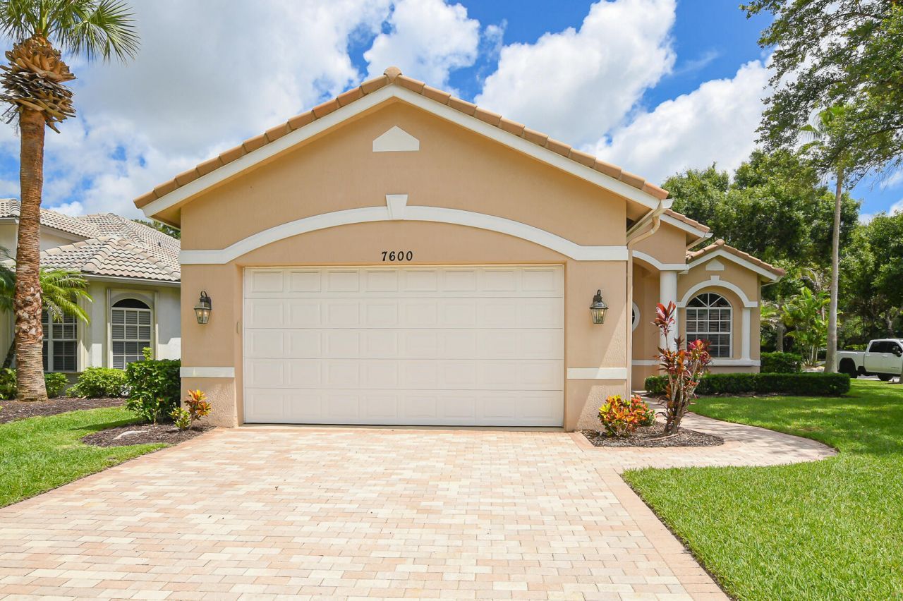 7600 Greenbrier Circle, Port Saint Lucie, FL 34986 Photo
