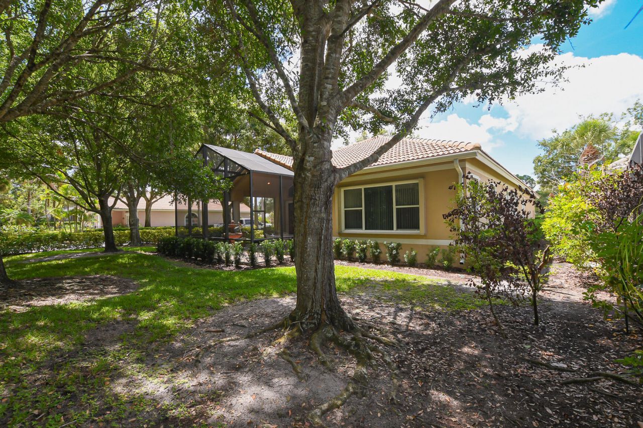 7600 Greenbrier Circle, Port Saint Lucie, FL 34986 Photo