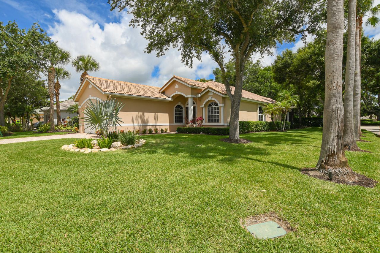 7600 Greenbrier Circle, Port Saint Lucie, FL 34986 Photo
