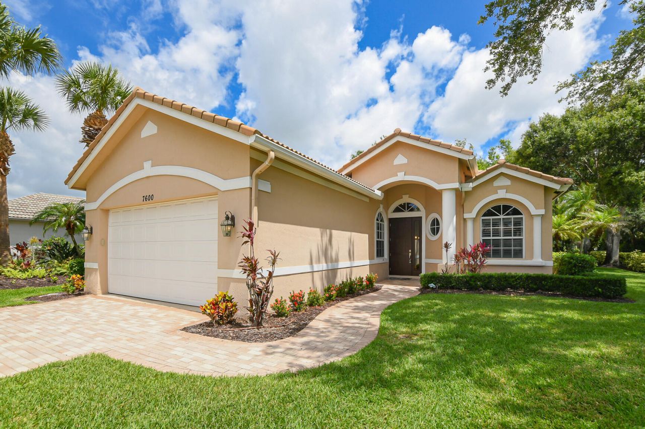 7600 Greenbrier Circle, Port Saint Lucie, FL 34986 Photo