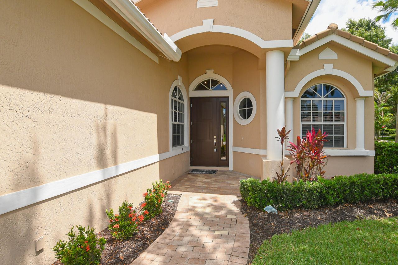 7600 Greenbrier Circle, Port Saint Lucie, FL 34986 Photo