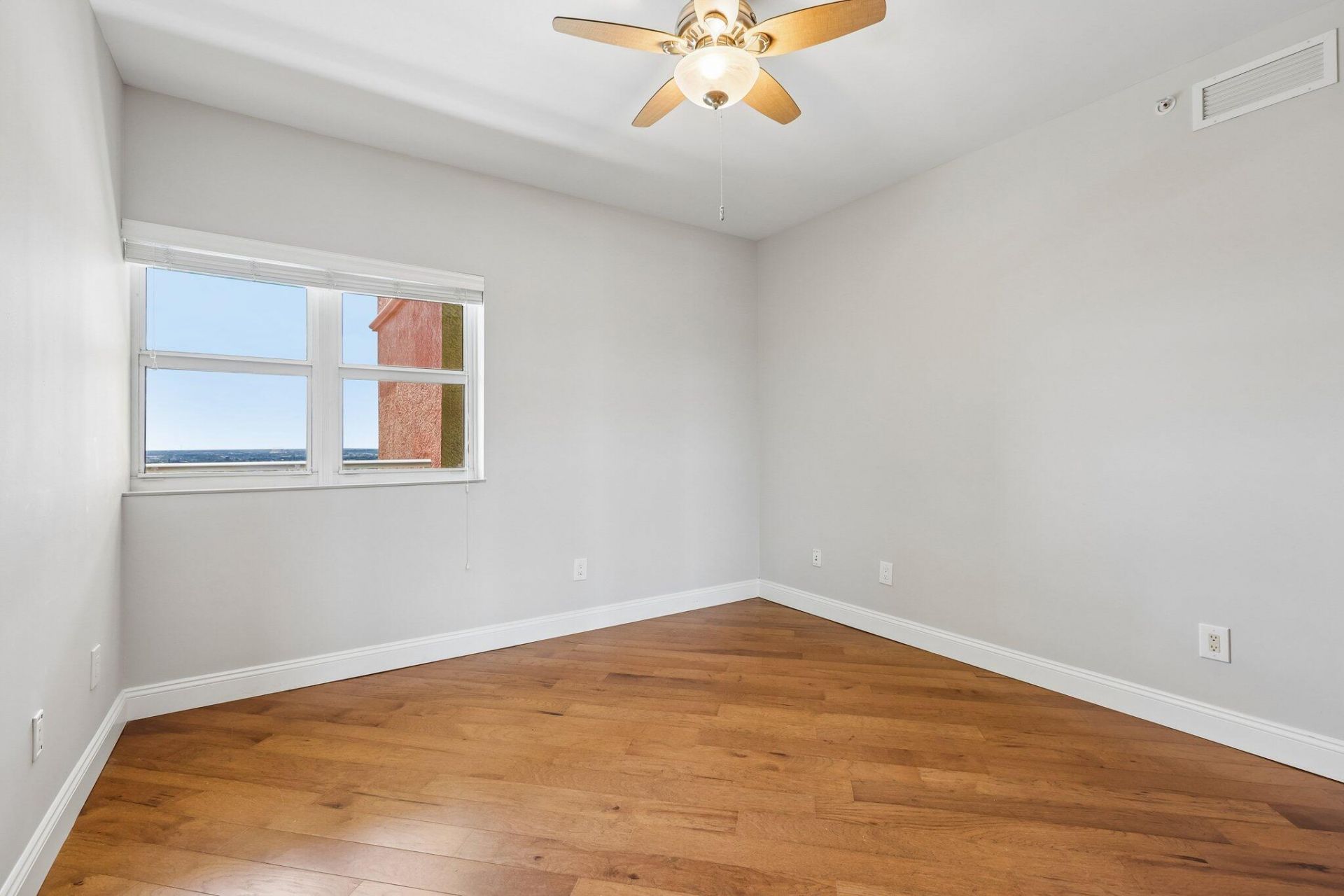 2640 Lake Shore Drive, Unit 2508, Riviera Beach, FL 33404 Photo