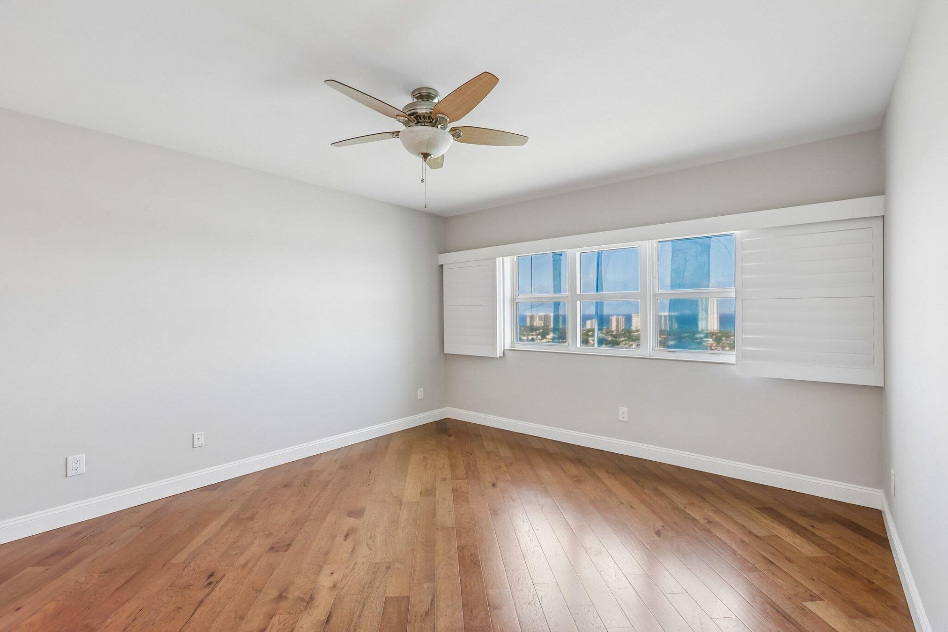 2640 Lake Shore Drive, Unit 2508, Riviera Beach, FL 33404 Photo