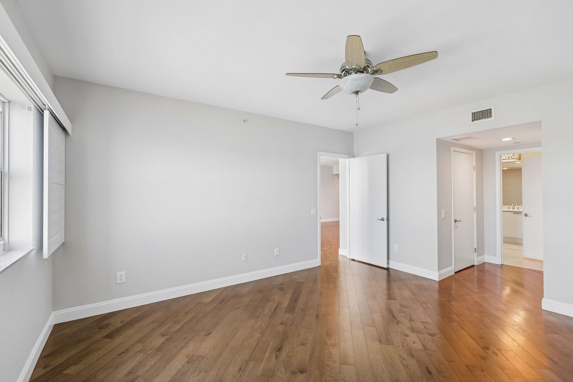 2640 Lake Shore Drive, Unit 2508, Riviera Beach, FL 33404 Photo