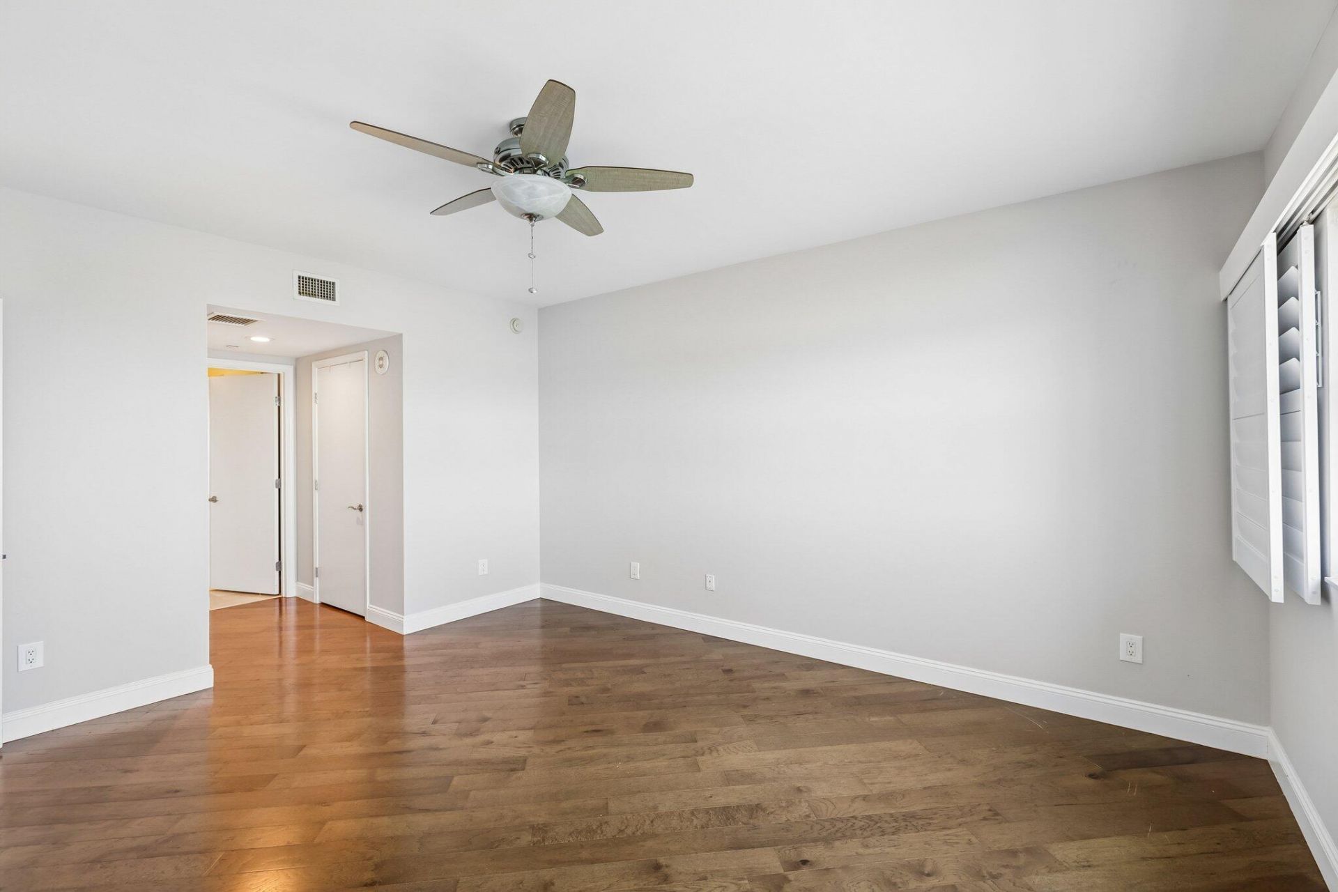 2640 Lake Shore Drive, Unit 2508, Riviera Beach, FL 33404 Photo