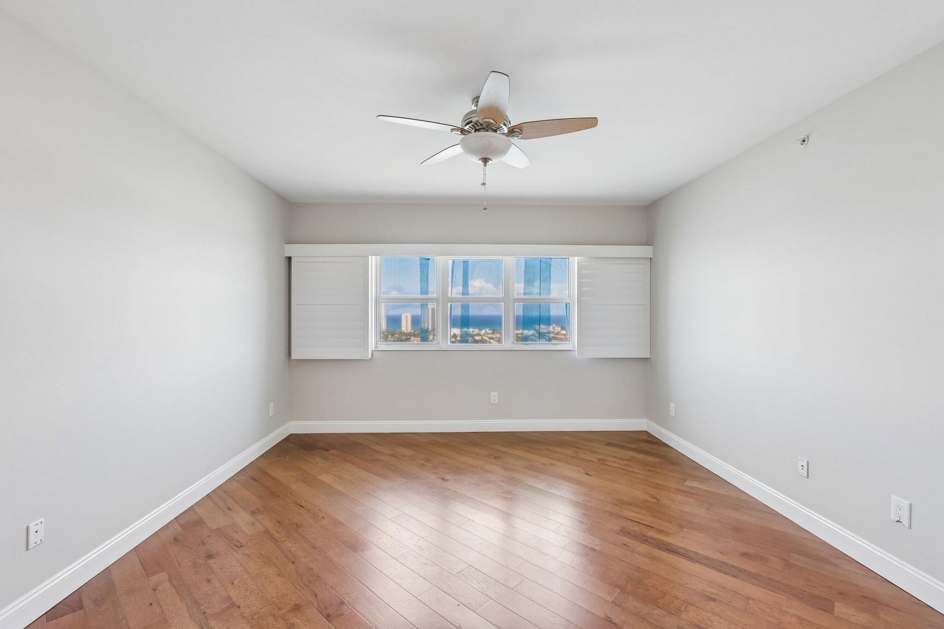 2640 Lake Shore Drive, Unit 2508, Riviera Beach, FL 33404 Photo
