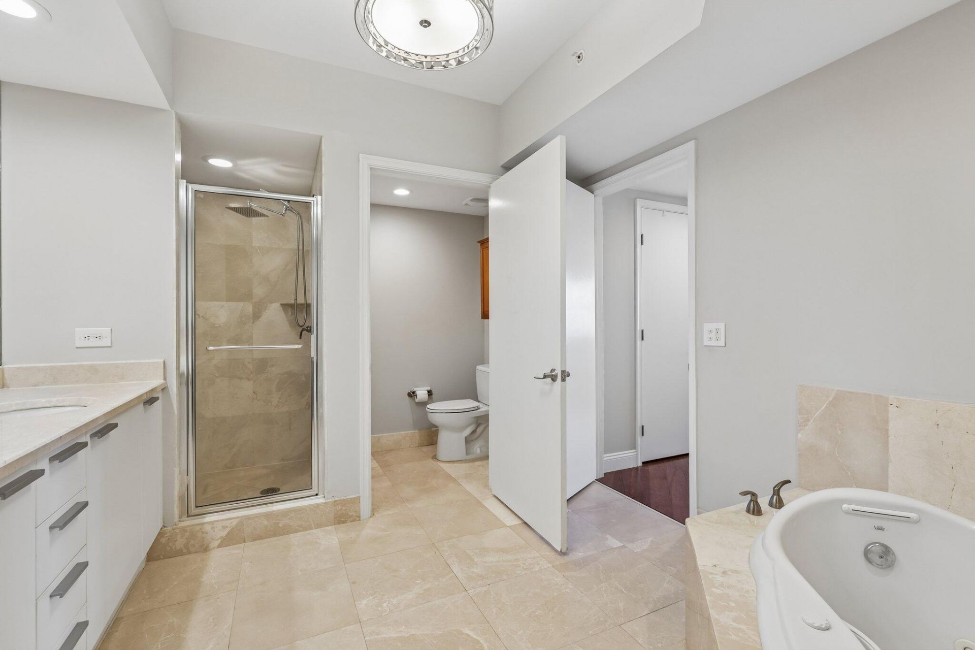 2640 Lake Shore Drive, Unit 2508, Riviera Beach, FL 33404 Photo