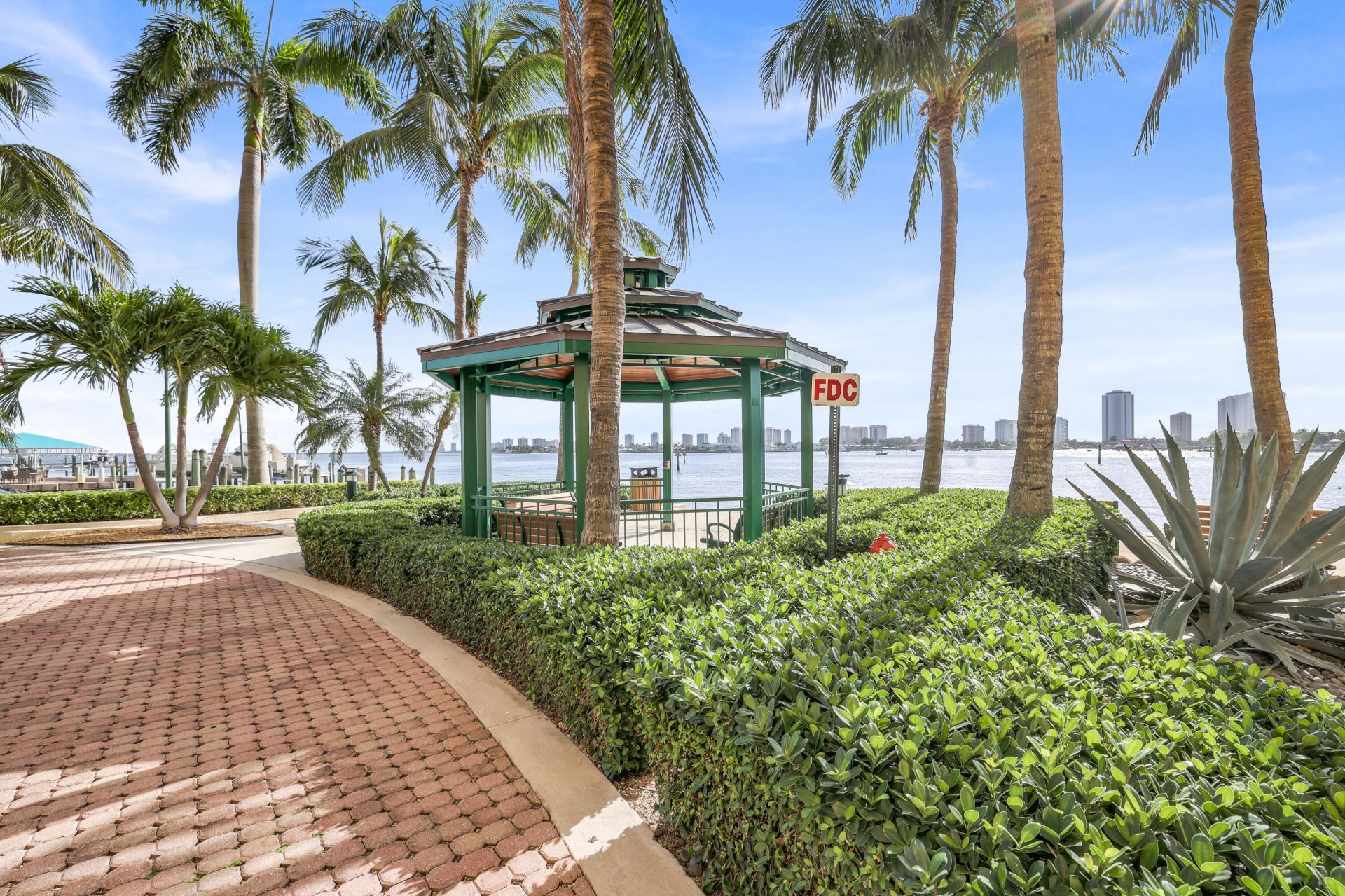 2640 Lake Shore Drive, Unit 2508, Riviera Beach, FL 33404 Photo