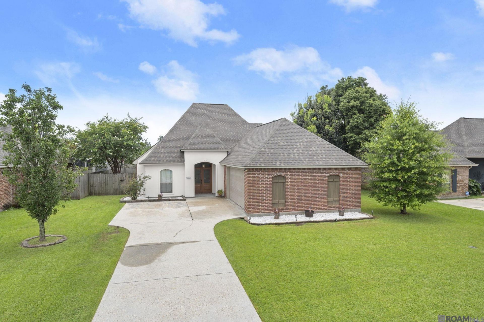 9050 Willow Point Dr, Denham Springs, LA 70726 Main Photo