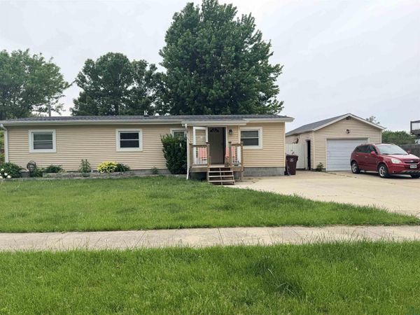 609 8th Ave, South Sioux City, NE 68776