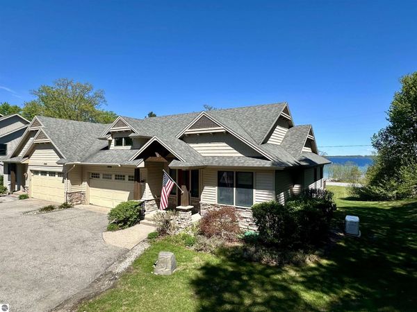 10070 Sapphire Circle E, Traverse City, MI 49696