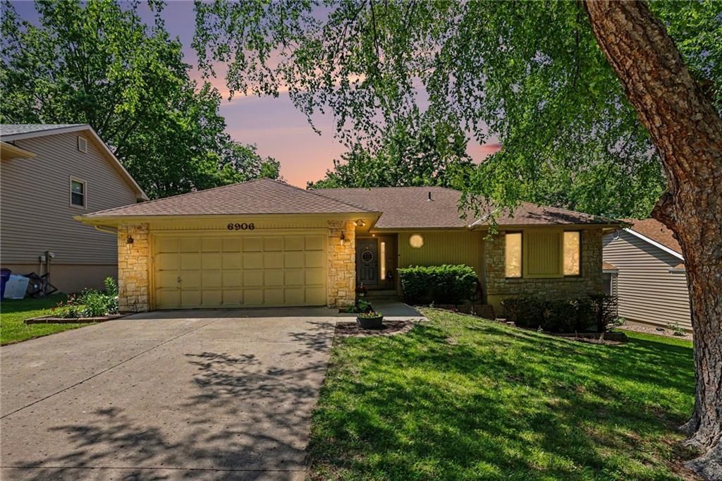6906 N Flora Avenue, Gladstone, MO 64118 Main Photo
