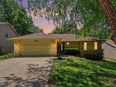 6906 N Flora Avenue, Gladstone, MO 64118