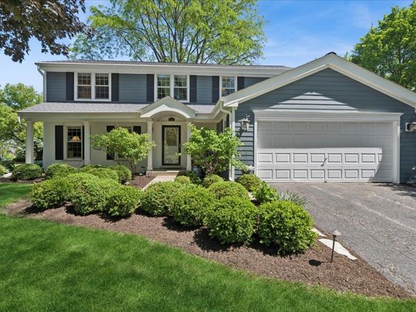 634 Hillcrest Drives , Libertyville, IL 60048