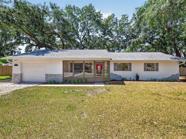 60 OUTLOOK STREET , UMATILLA, FL 32784