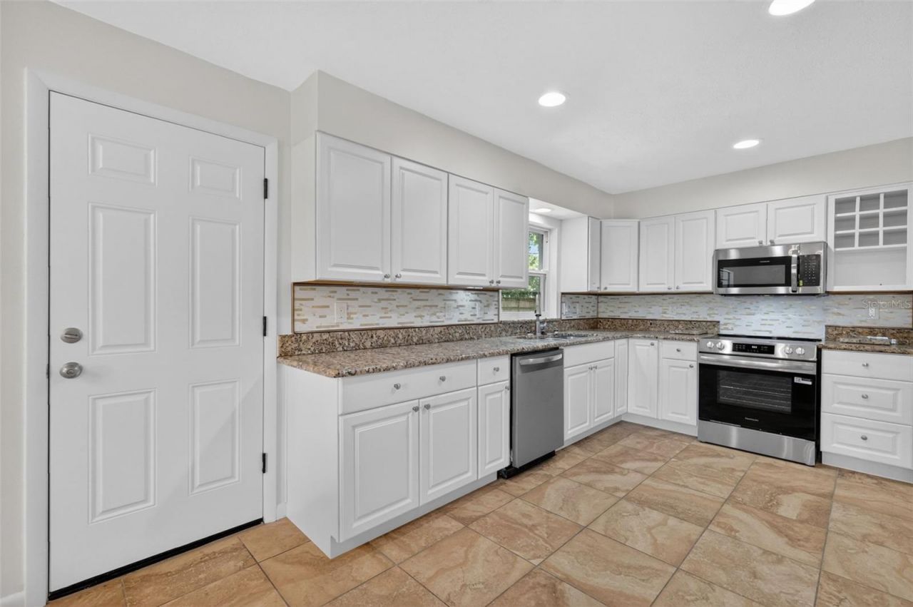 60 Outlook Street , Umatilla, FL 32784 Photo