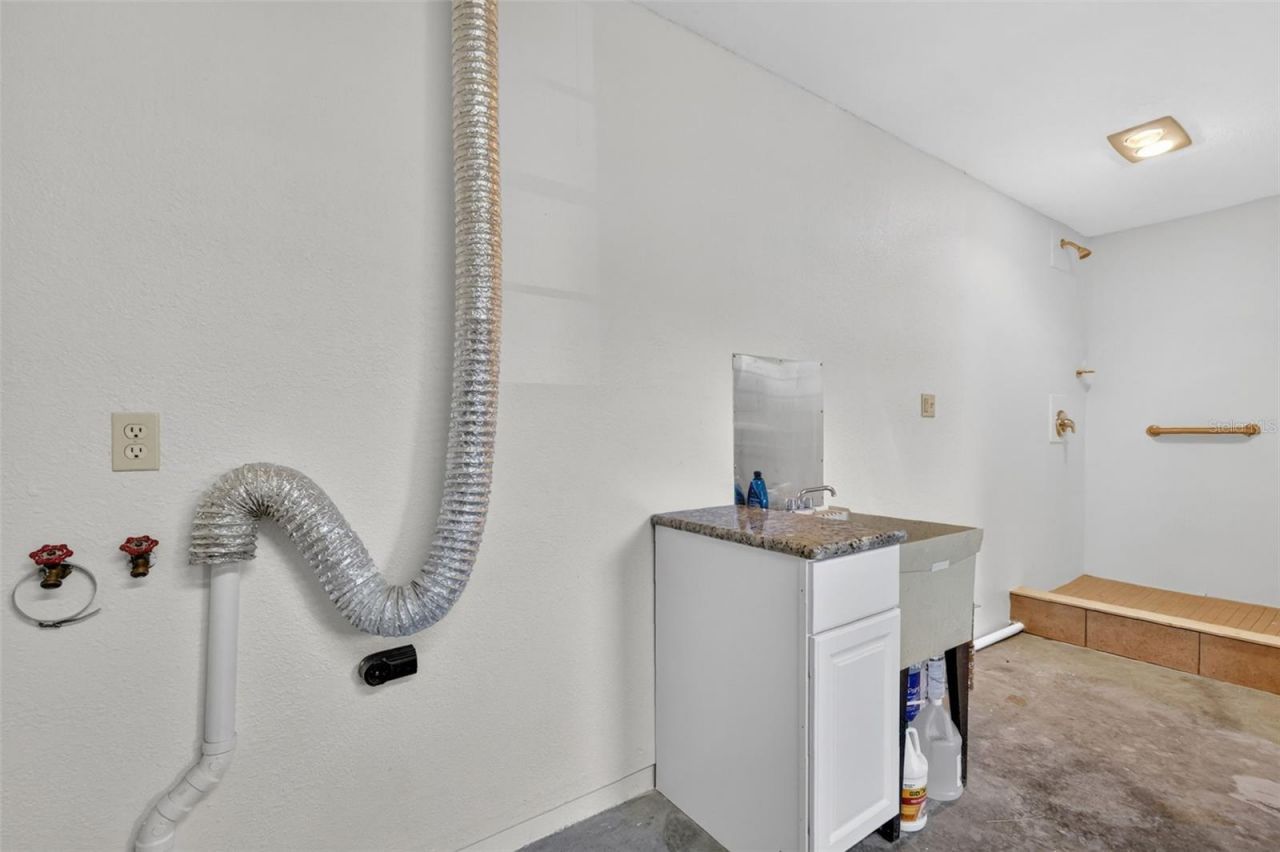 60 Outlook Street , Umatilla, FL 32784 Photo