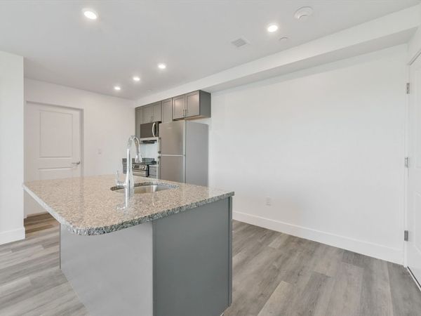 585 Essex St, Unit 218, Lynn, MA 01901