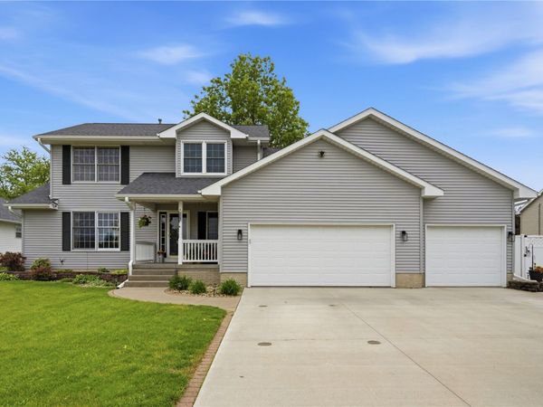 1415 Lyndhurst Drive , Hiawatha, IA 52233