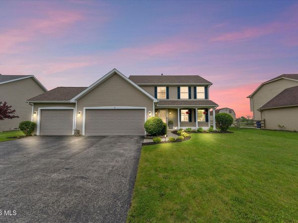 1607 Horseshoe Bend Dr , Perrysburg, OH 43551