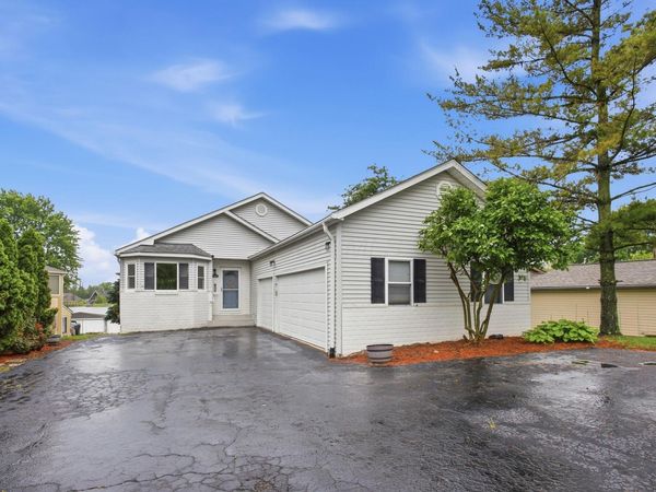 2583 W Choctaw Drive , London, OH 43140