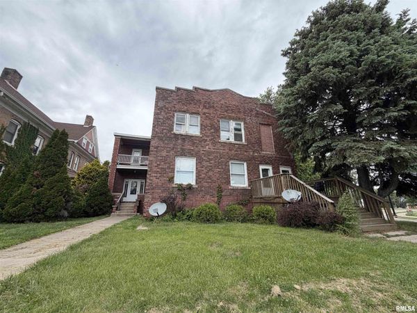 615 W MAIN Street, Galesburg, IL 61401