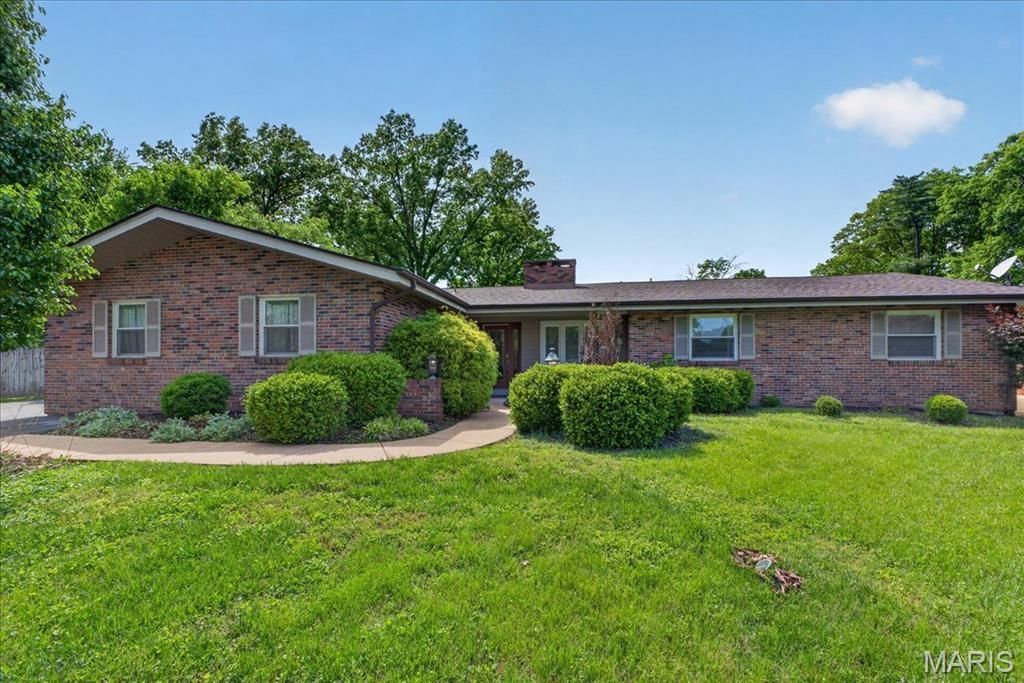 63 Lincord Drive , Saint Louis, MO 63128 Main Photo