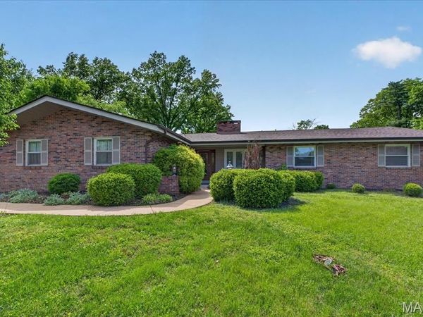 63 Lincord Drive , St Louis, MO 63128