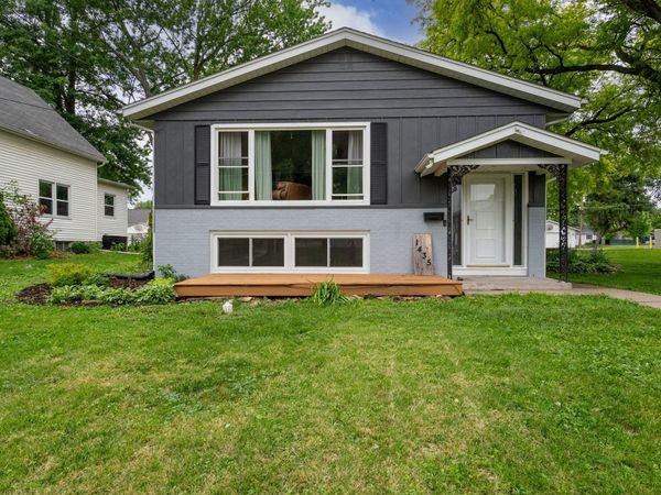 1435 26th Avenue , Moline, IL 61265