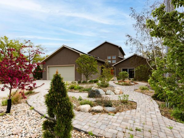 698 N LAKE DRIVE, Watertown, SD 57201