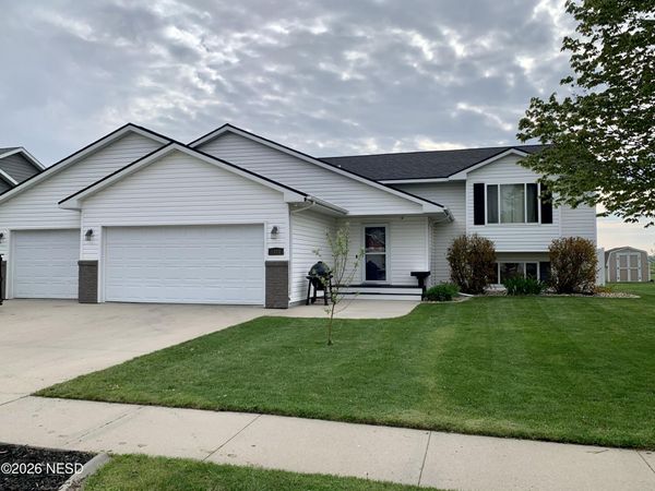 1808 10TH STREET NE, Watertown, SD 57201