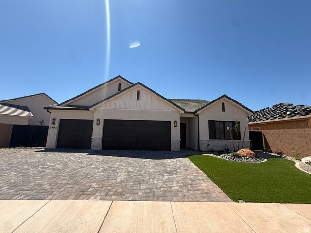 2002 N Creek Side, Washington, UT 84780 Main Photo
