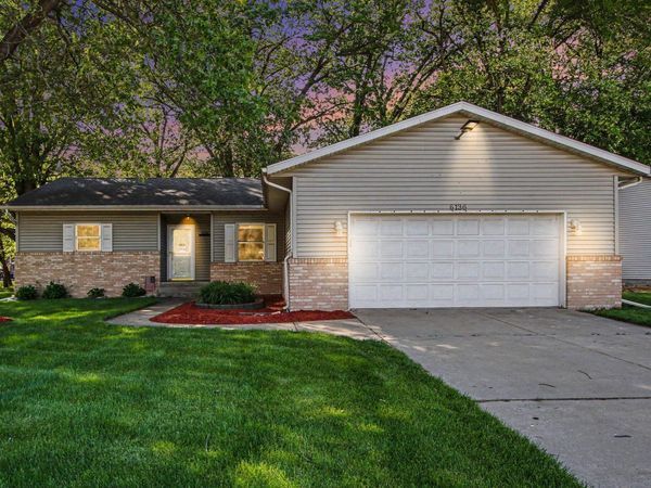 6136 Canary Avenue , Portage, IN 46368