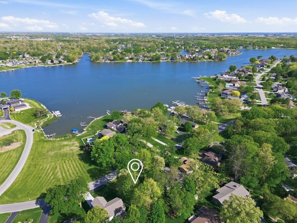 3580 W Lakeshore Drive, Crown Point, IN 46307