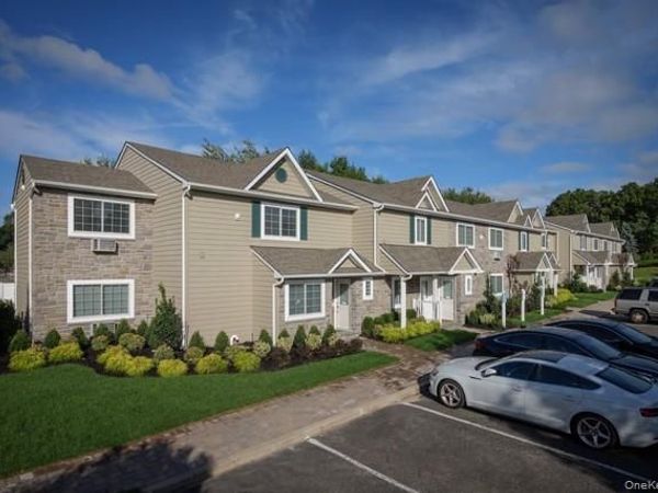 2 Victorian Court , Unit 142, Holtsville, NY 11742