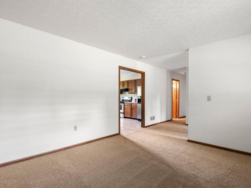 20 Winter Green Loop SW, Pataskala, OH 43062 Photo 6